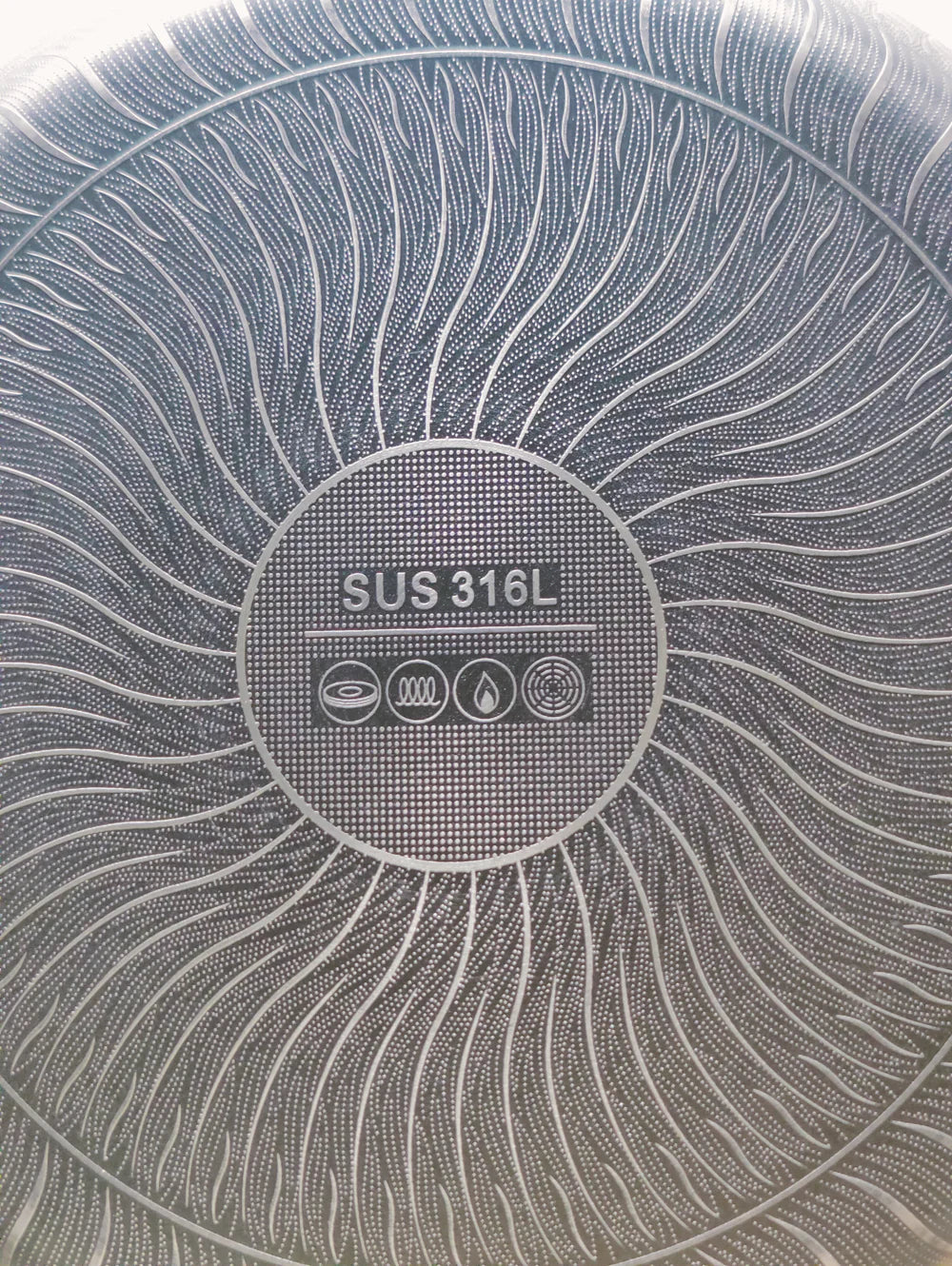 Laser Crafted Pan with Lid (24 & 26 cm)