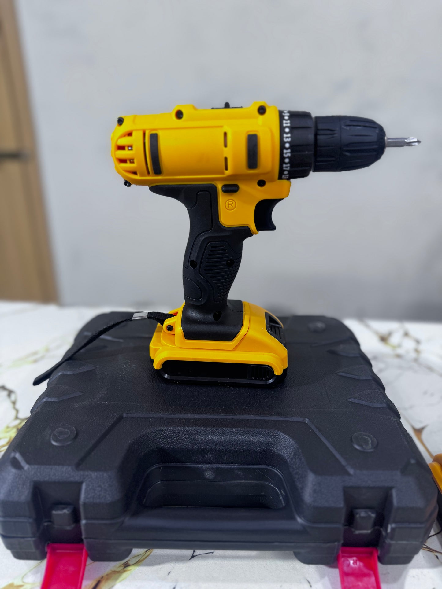 Cordless Drill Machine Kit 2 Batteries - carrying case