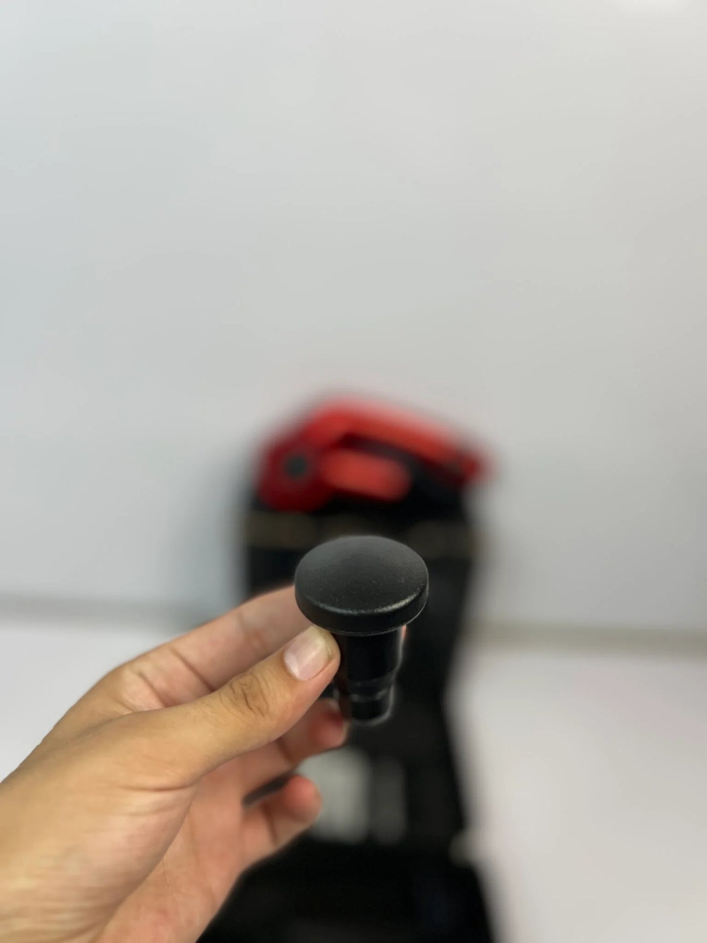 Folding Massager Gun LE8 – Compact Design with Digital Display & 6 Massage Heads