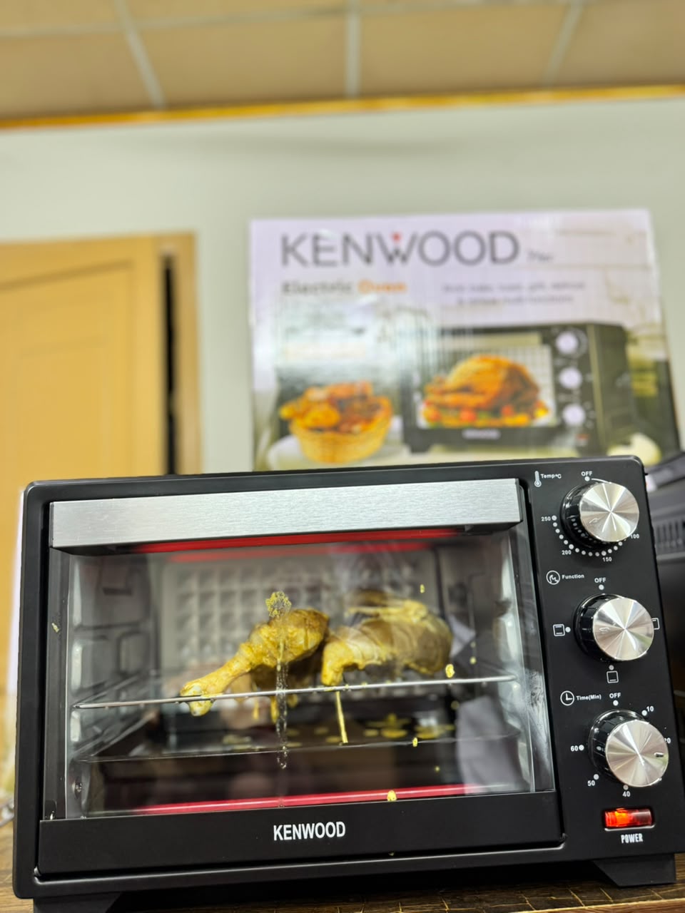 Kenwood Plus KE-726 Electric Oven 1500W - in use
