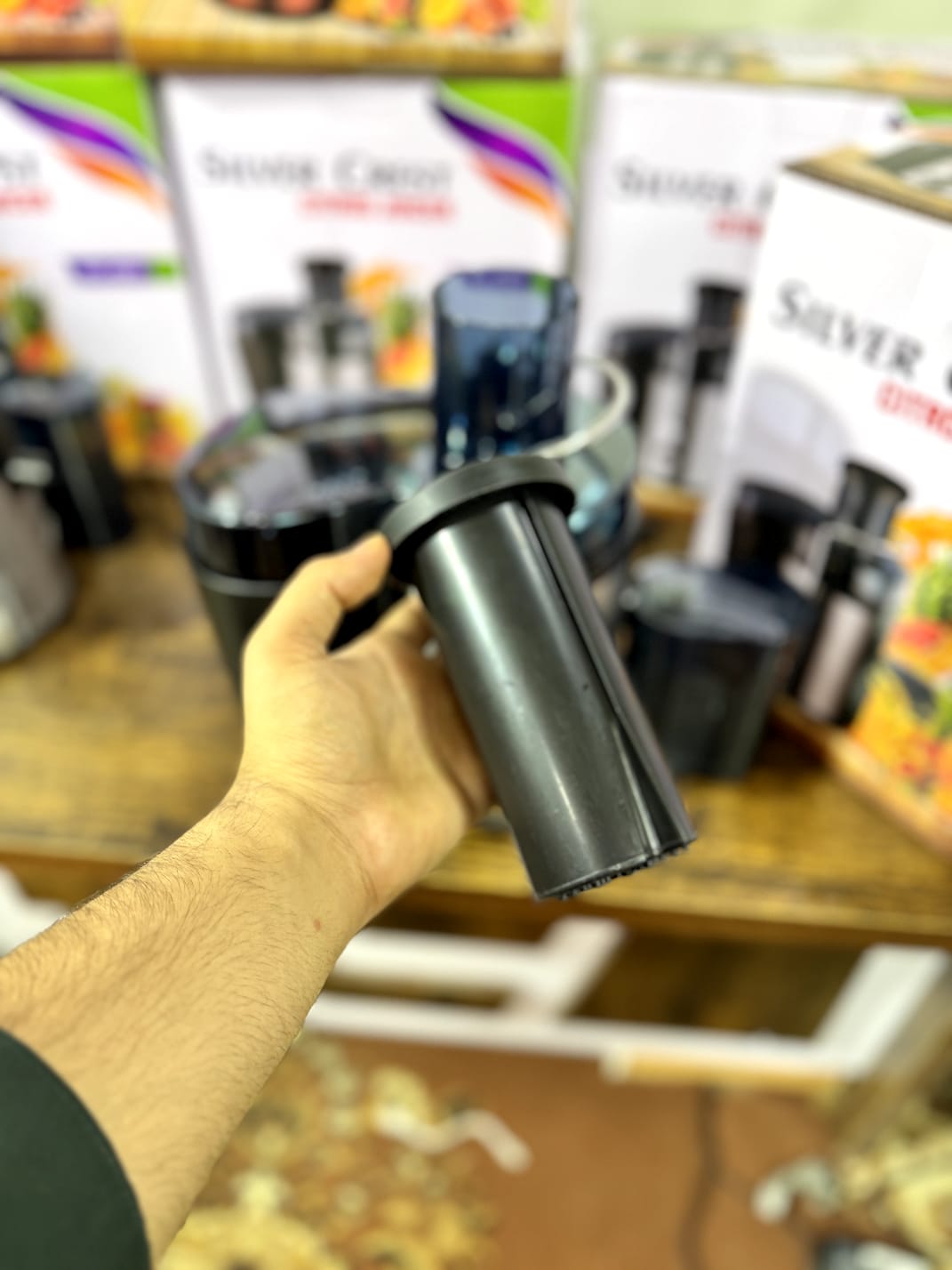 Silver Crest SC-4083 Electric Juicer Machine - in use