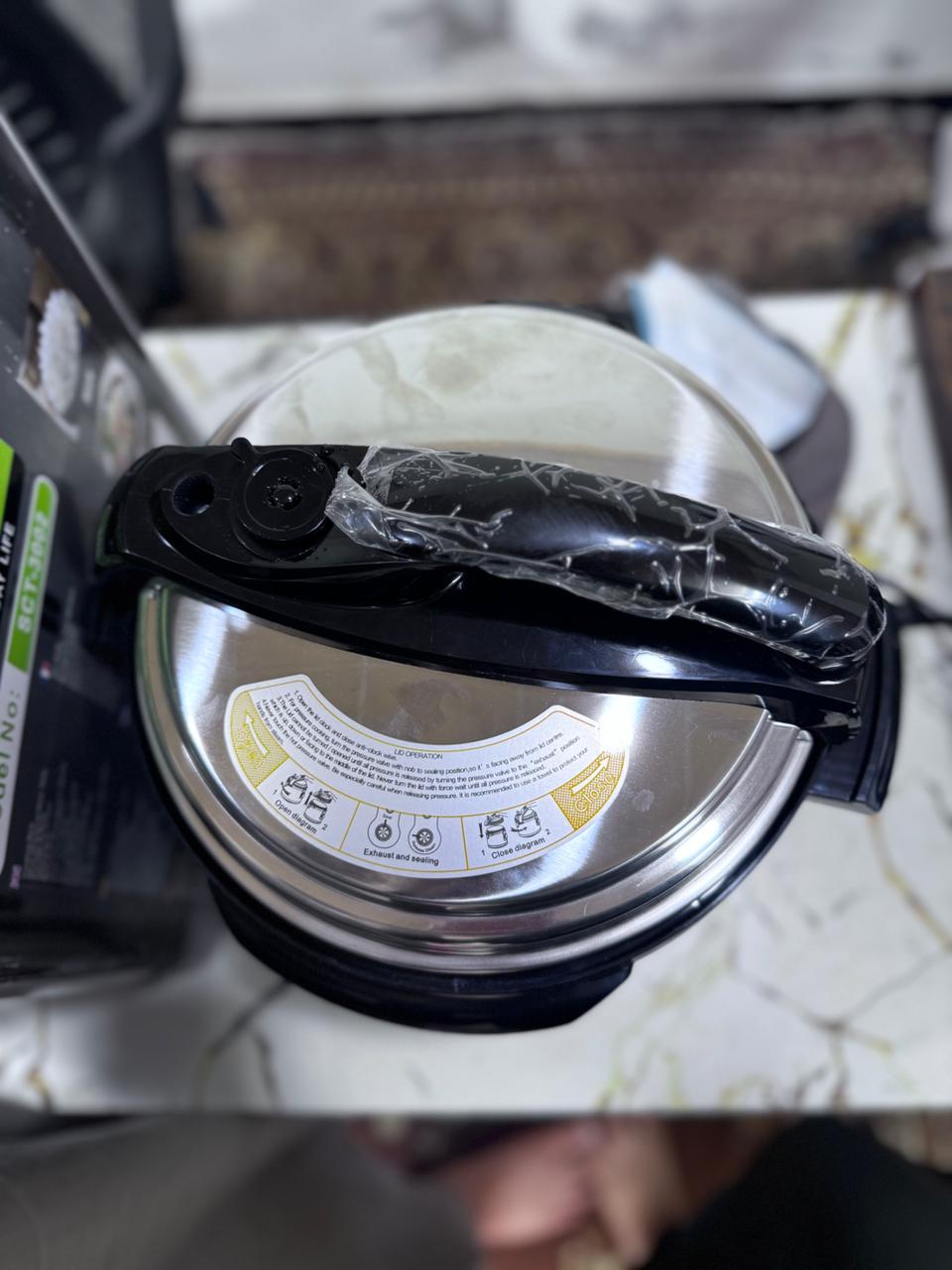 Super Crest Electric Pressure Cooker SCT-3002 - in use